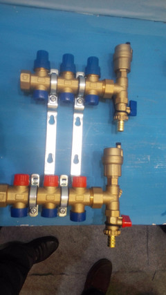 愛迪生 廠家直銷 W911系列(銅本色3路內(nèi)置調(diào)節(jié)閥銅本色地暖分集水器(帶旁通管) 可定制加工 量大從優(yōu)圖片_高清圖_細節(jié)圖